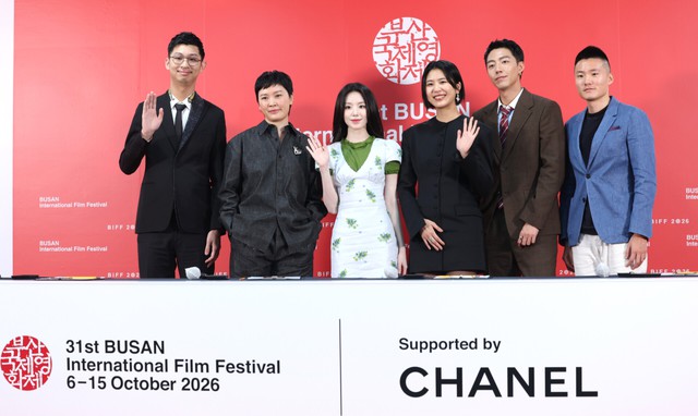 Mỹ nhân vừa bước lên thảm đỏ khiến cả MXH chói cả mắt: Đẹp như tranh vẽ, phải Bạch Tuyết không mà trắng thế? - Ảnh 4.