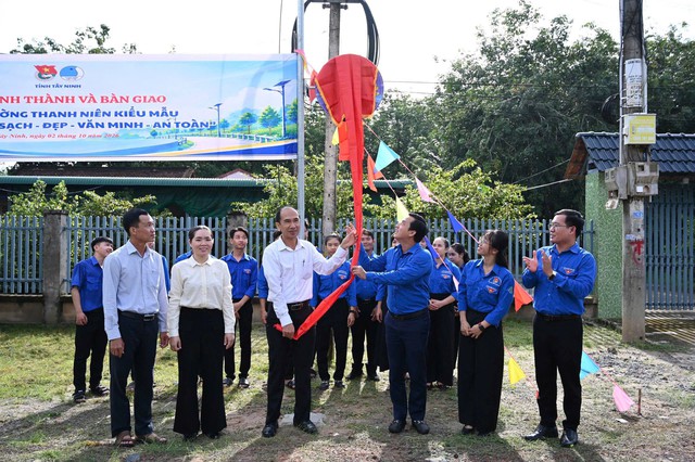 Tuổi trẻ Tây Ninh chung tay xây dựng những tuyến đường sáng – xanh – sạch – đẹp – văn minh – an toàn - Ảnh 3.