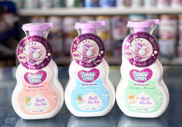 Review sau khi d&ugrave;ng hết 4 hộp bọt tắm gội Bobbychan nh&agrave; Unicharm cho b&eacute; 3 tuổi: Tiện khi chăm b&eacute; 1 m&igrave;nh, kh&aacute; hao nhưng gi&aacute; th&agrave;nh hợp l&yacute; - Ảnh 1.