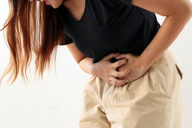 Cô gái 23 tuổi đã phải lọc máu vì bỏ qua dấu hiệu bất thường ở thận, ngày uống 90 viên thuốc dẫn đến lên cơn co giật - Ảnh 1.