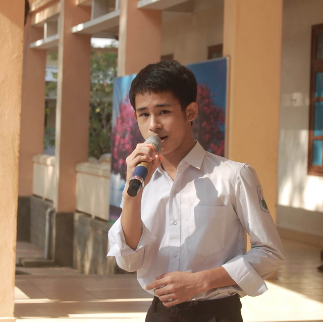 Uỷ vi&ecirc;n Uỷ ban Trung ương LHTN Việt Nam vừa được vinh danh: Ước mơ l&agrave;m ca sĩ, căn bệnh lạ kh&ocirc;ng ngăn được nghị lực - Ảnh 2.