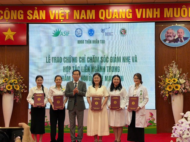 Xoa dịu nỗi đau, nâng đỡ phẩm giá người bệnh mạn tính - Ảnh 3.