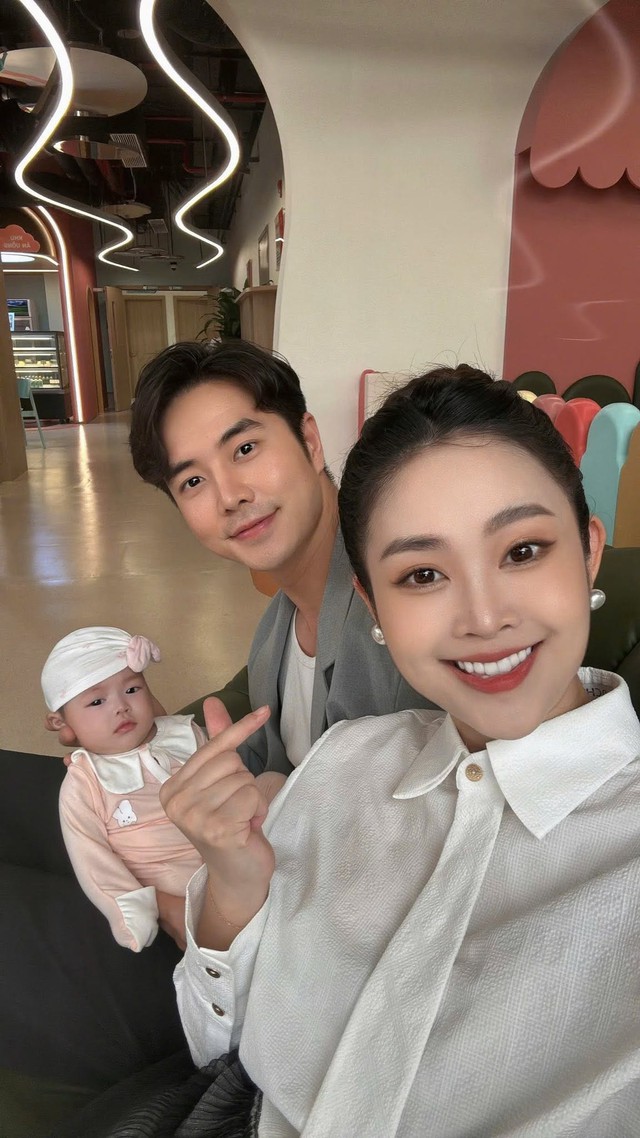 Nam diễn vi&ecirc;n VTV từng nghỉ học, chạy xe tải, l&agrave;m đồng n&aacute;t: Giờ l&agrave; chồng của MC c&oacute; nụ cười đẹp nhất nh&agrave; đ&agrave;i- Ảnh 7.