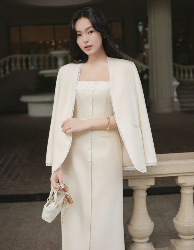 Blazer + v&aacute;y lụa ren: C&ocirc;ng thức s&agrave;nh điệu nhất thu n&agrave;y! - Ảnh 11.