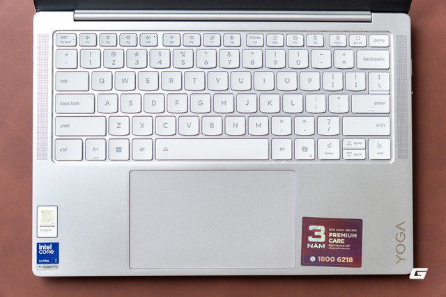 Trên tay Lenovo Yoga Slim 7 Gen 11 Aura Edition: Nhẹ tênh trên một tay, Core Ultra 7 355 dư sức đáp ứng công việc hằng ngày, Aura Edition nhiều tính năng thông minh- Ảnh 7.