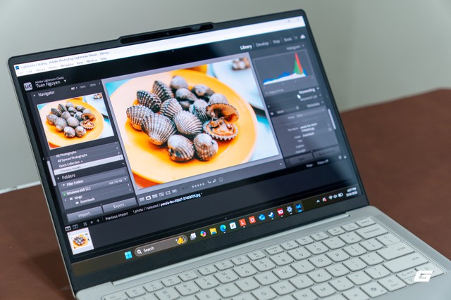 Trên tay Lenovo Yoga Slim 7 Gen 11 Aura Edition: Nhẹ tênh trên một tay, Core Ultra 7 355 dư sức đáp ứng công việc hằng ngày, Aura Edition nhiều tính năng thông minh- Ảnh 19.