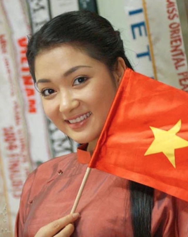 Hoa hậu có gương mặt phúc hậu nhất Việt Nam bí mật kết hôn khi du học ở Anh, đã đi bước nữa nhưng giấu kín danh tính chồng- Ảnh 1.