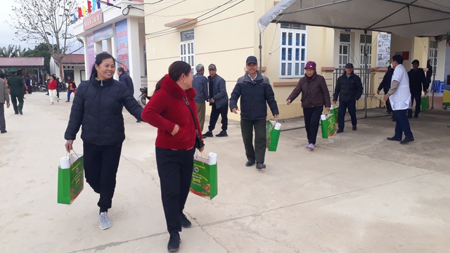 Mang tết ấm, xu&acirc;n vui về miền bi&ecirc;n cương Mẫu Sơn lạnh gi&aacute;- Ảnh 8.