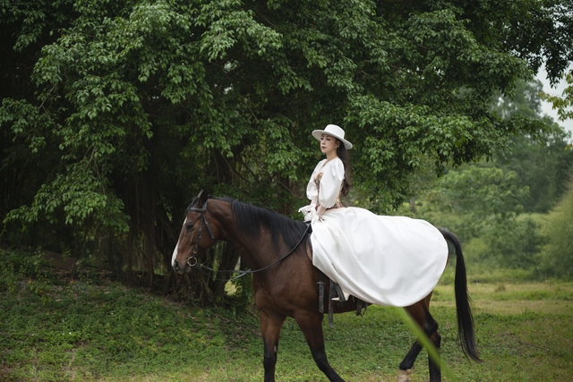 Hoa hậu Ho&agrave;ng Thu Thủy: L&agrave; gi&aacute;m đốc, MC song ngữ, gửi 1 th&ocirc;ng điệp tới phụ nữ nghe chỉ thấy đ&uacute;ng- Ảnh 8.