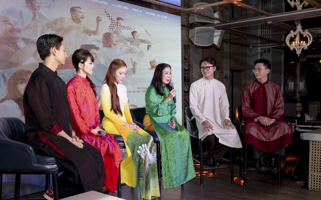 NSND Kim Xu&acirc;n kể chuyện đ&oacute;ng phim Nh&agrave; m&igrave;nh đi th&ocirc;i: "L&uacute;c đ&oacute; ch&uacute;ng t&ocirc;i run lắm"- Ảnh 1.