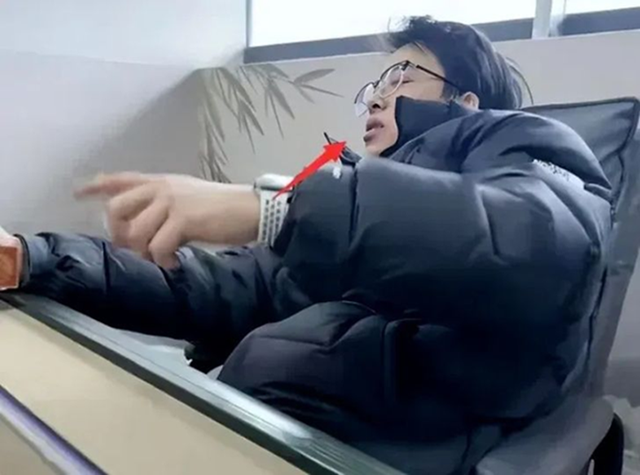 Chấn động giới thể h&igrave;nh: Nam VĐV thể h&igrave;nh 26 tuổi tử vong trong l&uacute;c ngủ, cơ thể từng ph&aacute;t ra nhiều &ldquo;t&iacute;n hiệu cầu cứu&rdquo; nhưng bị bỏ qua- Ảnh 2.