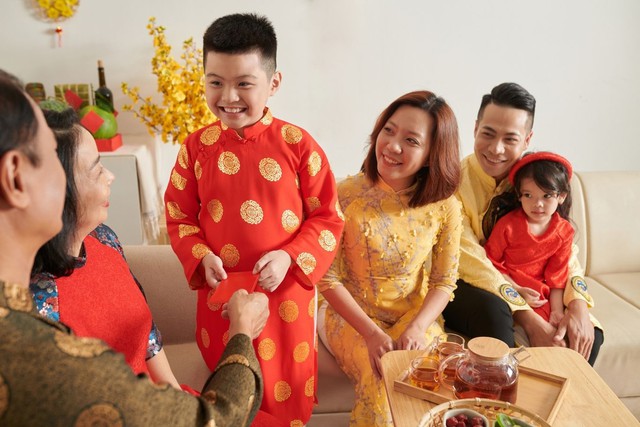 Cha mẹ EQ cao sẽ kh&ocirc;ng n&oacute;i với con 4 c&acirc;u n&agrave;y khi nhận l&igrave; x&igrave; - Ảnh 2.