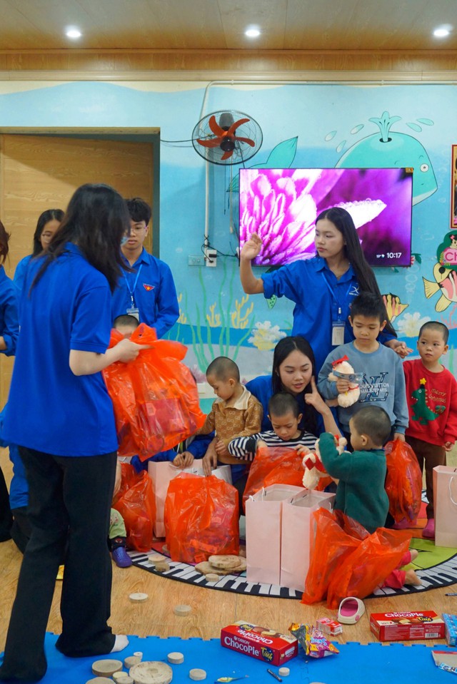 Trao y&ecirc;u thương 2026: H&agrave;nh tr&igrave;nh lan tỏa y&ecirc;u thương đến c&aacute;c em b&eacute; ch&ugrave;a Hồi Long - Ảnh 3.