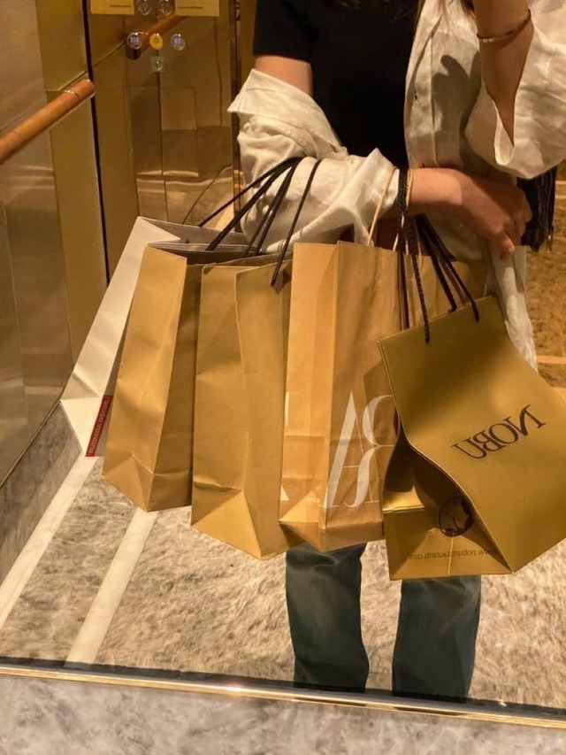 &ldquo;Kh&ocirc;ng mua t&uacute;i nữa, t&ocirc;i mua v&agrave;ng&rdquo;- Ảnh 2.