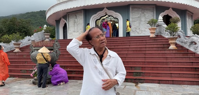 Chế Linh U90 tới ng&ocirc;i ch&ugrave;a lớn nhất Đ&agrave; Nẵng, cầu một điều- Ảnh 2.