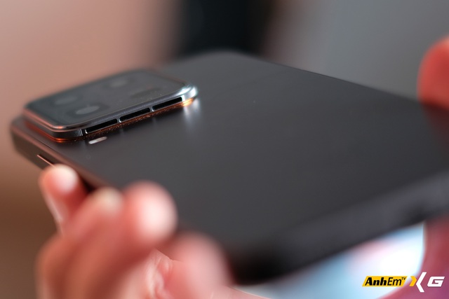 Smartphone n&agrave;y &ldquo;ph&aacute; đảo cấu h&igrave;nh&rdquo; với 4,3 triệu điểm AnTuTu, c&oacute; quạt thổi v&ugrave; v&ugrave; v&agrave; trong hộp c&ograve;n k&egrave;m cả&hellip; chổi- Ảnh 5.