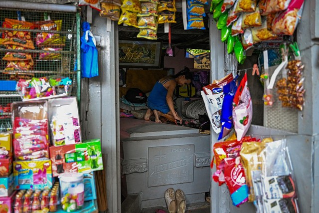 C&acirc;u chuyện của 6.000 người sống giữa nghĩa trang: Người chết v&agrave; người sống c&ugrave;ng "cộng sinh" như thế n&agrave;o?- Ảnh 2.