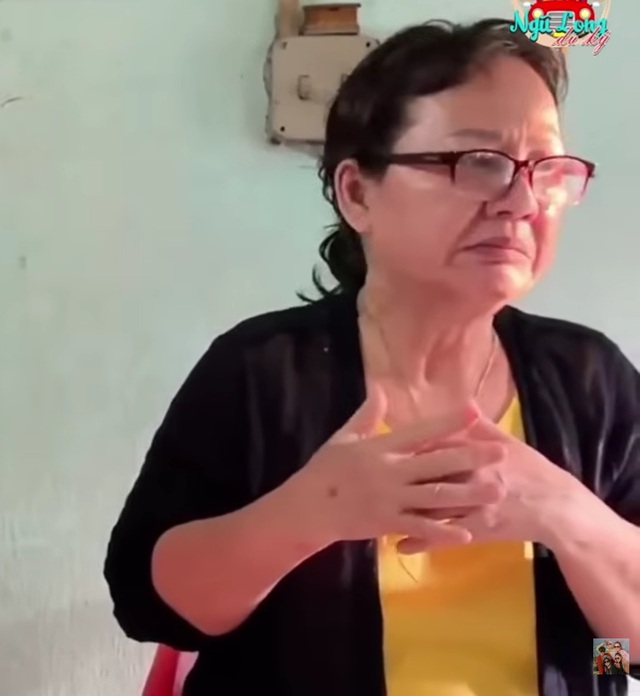 Vợ một nam ca sĩ bật kh&oacute;c: "Mỗi lần l&ecirc;n cơn bệnh, anh ấy cắn, đấm đ&aacute; t&ocirc;i"- Ảnh 1.