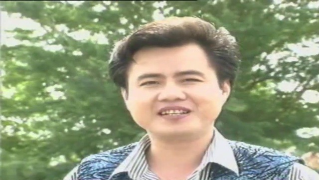 Vợ một nam ca sĩ bật kh&oacute;c: "Mỗi lần l&ecirc;n cơn bệnh, anh ấy cắn, đấm đ&aacute; t&ocirc;i"- Ảnh 2.