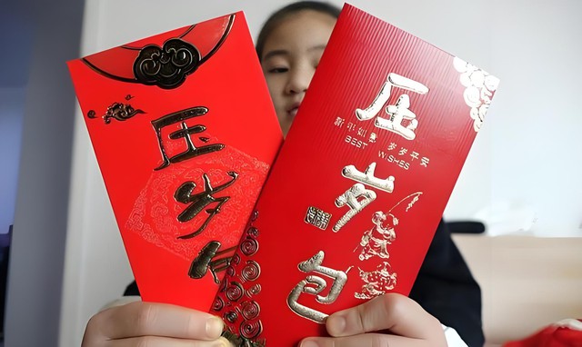 B&agrave; nội mừng tuổi ch&aacute;u 1 triệu nhưng n&oacute;i th&ecirc;m một c&acirc;u giữa ph&ograve;ng kh&aacute;ch đ&ocirc;ng người khiến con d&acirc;u t&aacute;i mặt - Ảnh 1.