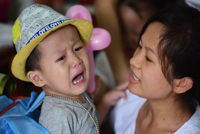 Đi chúc Tết họ hàng, con trai 5 tuổi làm vỡ đồ chơi của chủ nhà, người mẹ đáp 1 câu xứng đáng xuất bản sách ứng xử luôn- Ảnh 2. Đi chúc Tết họ hàng, con trai 5 tuổi làm vỡ đồ chơi của chủ nhà, người mẹ đáp 1 câu xứng đáng xuất bản sách ứng xử luôn- Ảnh 2.