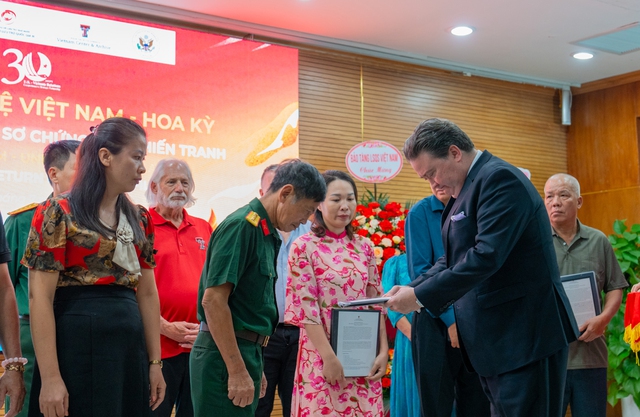 Sáng kiến tìm kiếm người Việt Nam mất tích trong chiến tranh - Ảnh 4. Sáng kiến tìm kiếm người Việt Nam mất tích trong chiến tranh - Ảnh 4.