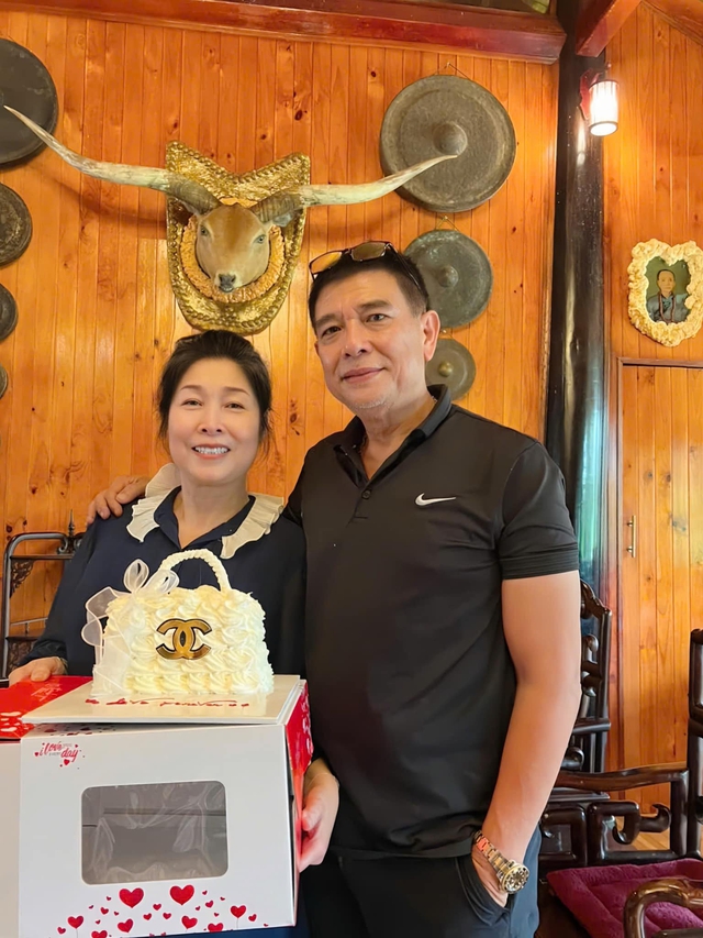 Nữ NSND tuổi ngựa cưới t&agrave;i từ m&agrave;n bạc lừng danh, sở hữu biệt thự ho&agrave;nh tr&aacute;ng giữa trung t&acirc;m TP.HCM - Ảnh 4.