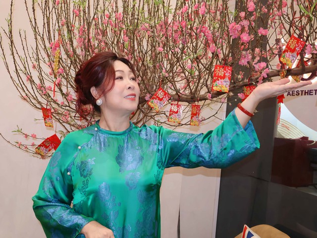 Nữ NSND tuổi ngựa cưới t&agrave;i từ m&agrave;n bạc lừng danh, sở hữu biệt thự ho&agrave;nh tr&aacute;ng giữa trung t&acirc;m TP.HCM - Ảnh 2.