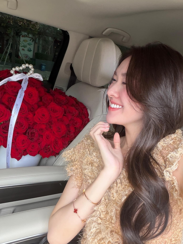 &Aacute; hậu Việt lộ th&ecirc;m hint đang mang thai - Ảnh 1.