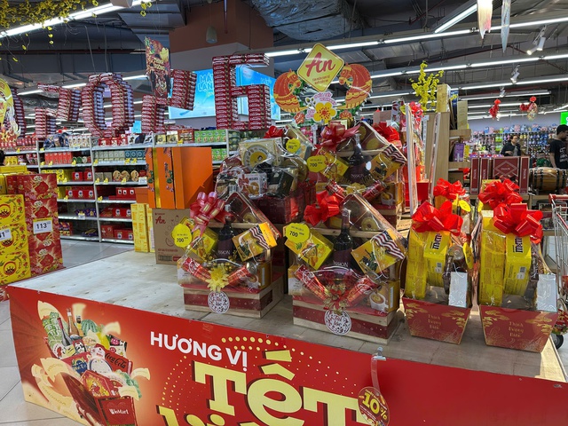 Chồng đưa cho danh sách cần sắm Tết dài dằng dặc, trong đó có một món mà vừa đọc được, vợ đã muốn ngất xỉu - Ảnh 2.