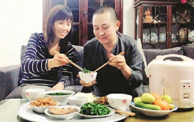 Xu&acirc;n Hinh n&oacute;i vợ: "Kh&ocirc;ng ra khỏi nh&agrave; nhanh l&agrave; t&ocirc;i chết sớm" - Ảnh 2.