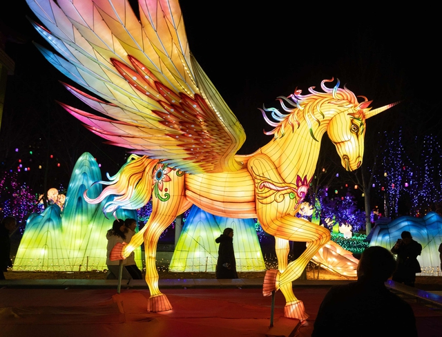 Kh&ocirc;ng chỉ ở Việt Nam v&agrave; Trung Quốc, cả thế giới đang nhộn nhịp đ&oacute;n Tết Nguy&ecirc;n đ&aacute;n 2026 như thế n&agrave;y!- Ảnh 1.