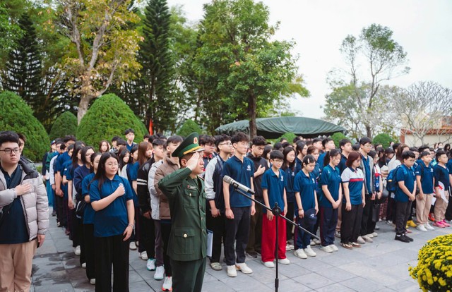 "Ngọn lửa thi&ecirc;ng" thắp s&aacute;ng kh&iacute; ph&aacute;ch anh h&ugrave;ng, bảo vệ vững chắc bờ c&otilde;i bi&ecirc;n cương - Ảnh 2.