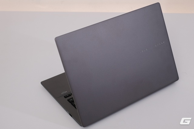 Tr&ecirc;n tay ASUS Vivobook S14 (M3407GA): Ryzen AI 400 Series, pin 15 giờ, RAM n&acirc;ng cấp được, gi&aacute; gần 25 triệu đồng- Ảnh 2.