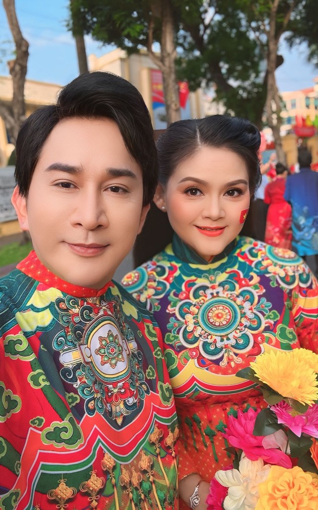 “Ông hoàng cải lương” tuổi ngựa từng có 1000 cây vàng, tuổi 60 sống bên vợ 3 trong biệt thự ở TP.HCM- Ảnh 4. “Ông hoàng cải lương” tuổi ngựa từng có 1000 cây vàng, tuổi 60 sống bên vợ 3 trong biệt thự ở TP.HCM- Ảnh 4.