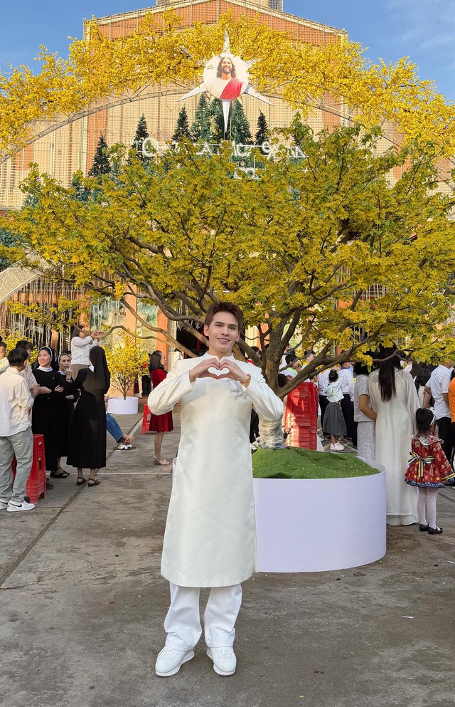 Nam ca sĩ Việt nổi tiếng đ&oacute;n Tết đầu ti&ecirc;n kh&ocirc;ng c&ograve;n cả bố lẫn mẹ- Ảnh 2.