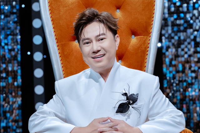 Nam ca sĩ U50 độc th&acirc;n n&oacute;i thẳng: "Một đứa trẻ sinh ra cần c&oacute; đầy đủ gia đ&igrave;nh v&agrave; t&igrave;nh y&ecirc;u thương"- Ảnh 1.