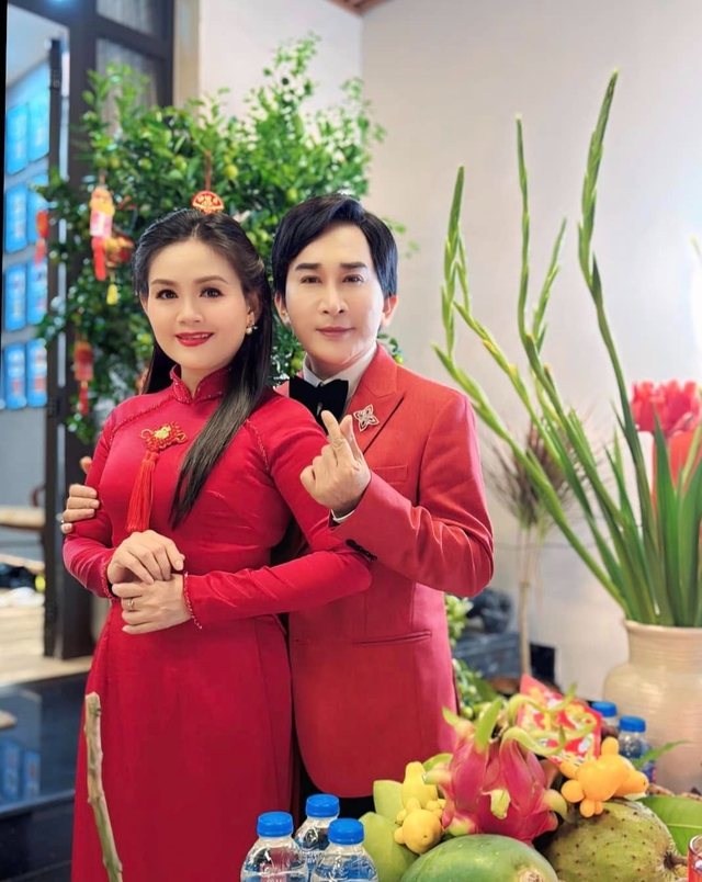 “Ông hoàng cải lương” tuổi ngựa từng có 1000 cây vàng, tuổi 60 sống bên vợ 3 trong biệt thự ở TP.HCM- Ảnh 5. “Ông hoàng cải lương” tuổi ngựa từng có 1000 cây vàng, tuổi 60 sống bên vợ 3 trong biệt thự ở TP.HCM- Ảnh 5.