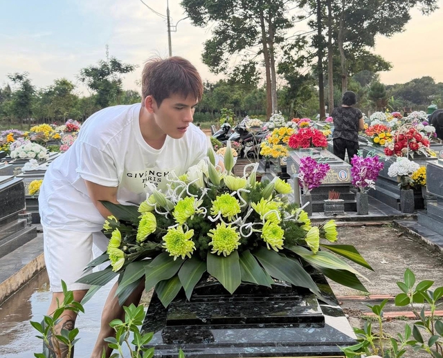 Hai nam ca sĩ U40 nổi tiếng hàng đầu Việt Nam mồ côi cả cha lẫn mẹ - Ảnh 1.