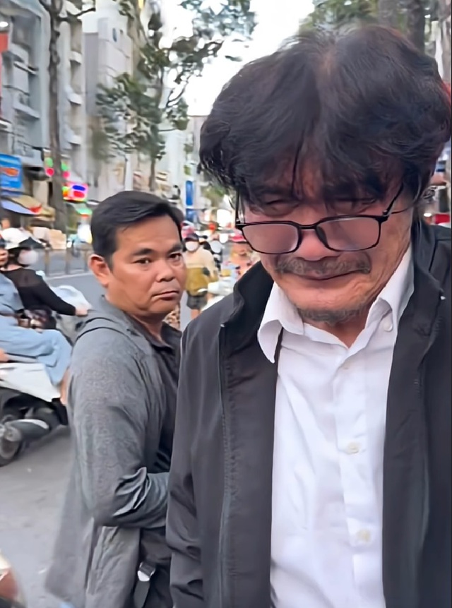 Nam NSƯT 64 tuổi: "T&ocirc;i vừa đi về nh&agrave; vừa kh&oacute;c nức nở"- Ảnh 2.