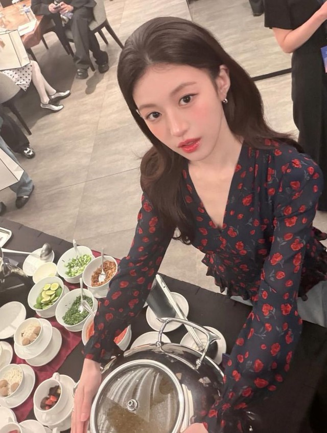 Người tình của Kim Seon Ho dáng thon, cổ thiên nga nhờ nguyên tắc giữ dáng đơn giản- Ảnh 5. Người tình của Kim Seon Ho dáng thon, cổ thiên nga nhờ nguyên tắc giữ dáng đơn giản- Ảnh 5.