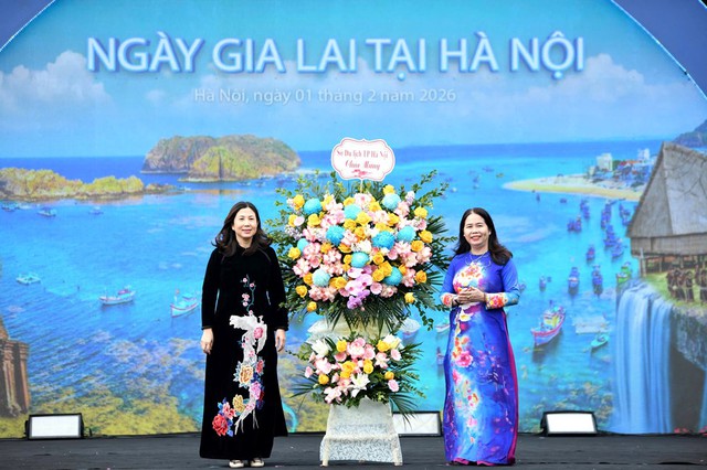 B&agrave; Đặng Hương Giang - Gi&aacute;m đốc Sở Du lịch H&agrave; Nội v&agrave; b&agrave; Đỗ Thị Diệu Hạnh - Gi&aacute;m đốc Sở VHTTDL Gia Lai tại chương tr&igrave;nh