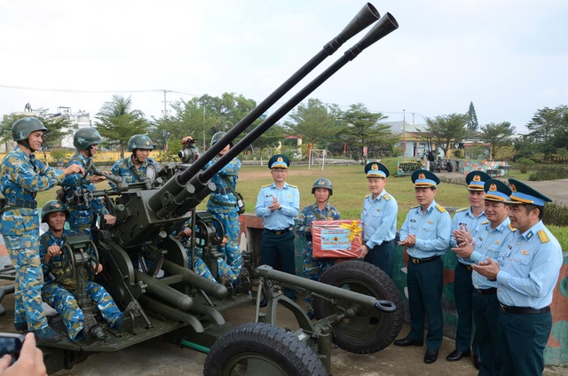 Sư đoàn Phòng không 375: Vui Xuân mới nhưng không lơ là cảnh giác- Ảnh 3. Sư đoàn Phòng không 375: Vui Xuân mới nhưng không lơ là cảnh giác- Ảnh 3.