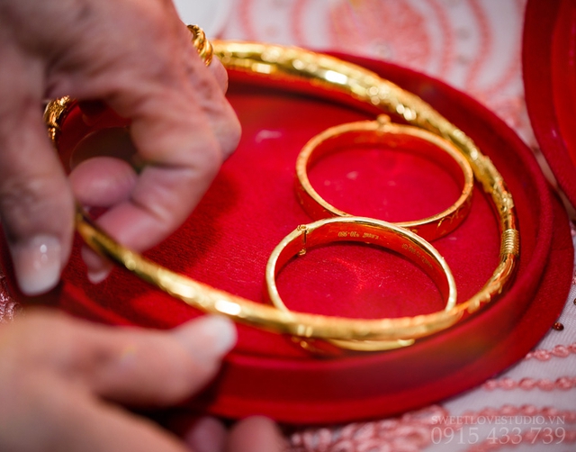 Trong tiệc đầy th&aacute;ng của con t&ocirc;i, gần 800 triệu tiền mừng v&agrave; to&agrave;n bộ v&agrave;ng biến mất, mẹ chồng chỉ r&aacute;o hoảnh n&oacute;i đ&uacute;ng 1 c&acirc;u- Ảnh 2.