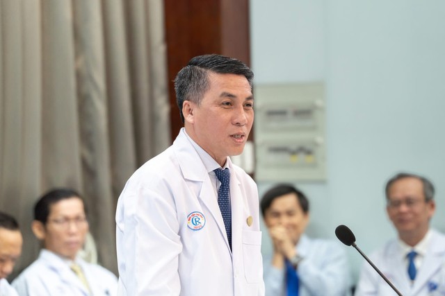 Bộ trưởng Bộ Y tế thăm và chúc Tết Bệnh viện Chợ Rẫy- Ảnh 1. Bộ trưởng Bộ Y tế thăm và chúc Tết Bệnh viện Chợ Rẫy- Ảnh 1.