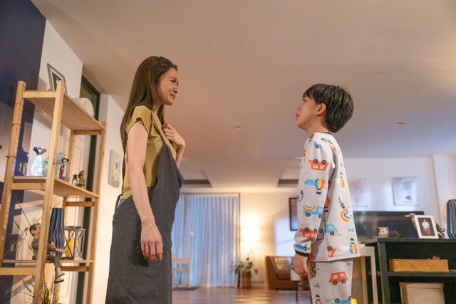 Gần Tết, cả nh&agrave; chồng cũ mang 1 c&acirc;y v&agrave;ng sang xin t&aacute;i hợp, t&ocirc;i vừa mềm l&ograve;ng th&igrave; bủn rủn khi thấy t&iacute;n hiệu từ con trai- Ảnh 1.