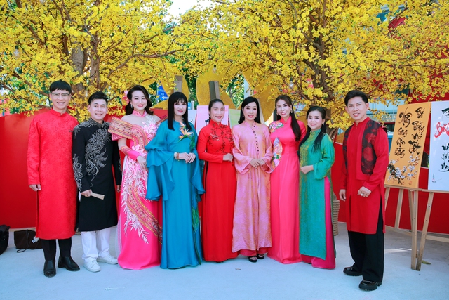 &Aacute; hậu Băng Ch&acirc;u v&agrave; hơn 100 nghệ sĩ nhận bằng khen "Nghệ sĩ v&igrave; cộng đồng"- Ảnh 2.