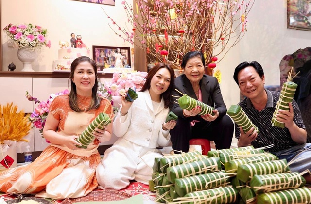 Mỹ Tâm đón anh chị ở nước ngoài về ăn Tết- Ảnh 2. Mỹ Tâm đón anh chị ở nước ngoài về ăn Tết- Ảnh 2.