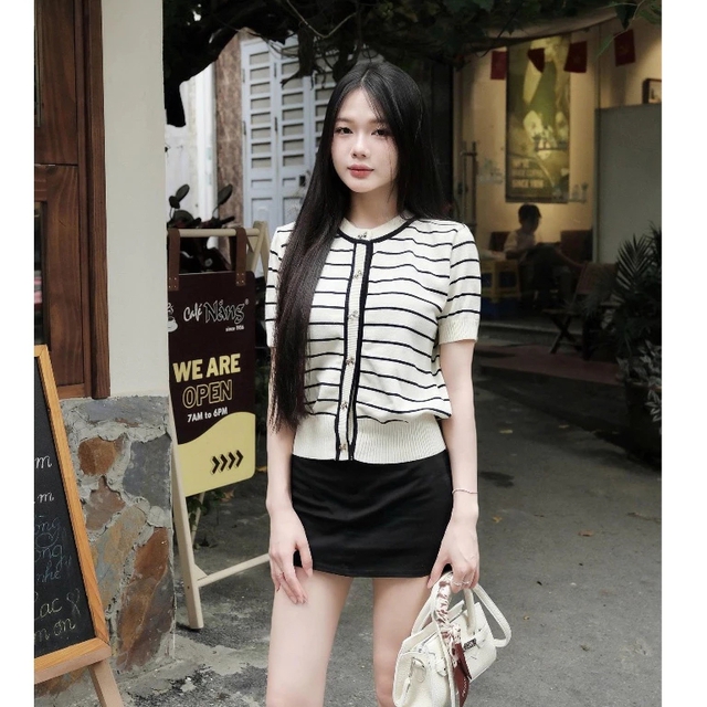 Trời rục rịch chuyển xuân, cứ diện áo len theo 5 công thức phối màu này là "auto" sang xịn mịn và tôn da rạng rỡ- Ảnh 11. Trời rục rịch chuyển xuân, cứ diện áo len theo 5 công thức phối màu này là "auto" sang xịn mịn và tôn da rạng rỡ- Ảnh 11.