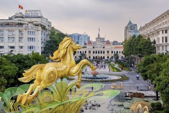 Đường hoa Nguyễn Huệ xuân Bính Ngọ 2026: “Bản giao hưởng ngàn hoa” giữa lòng thành phố hiện đại - Ảnh 2.